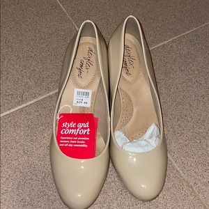 Beige Dexflex Comfort heels